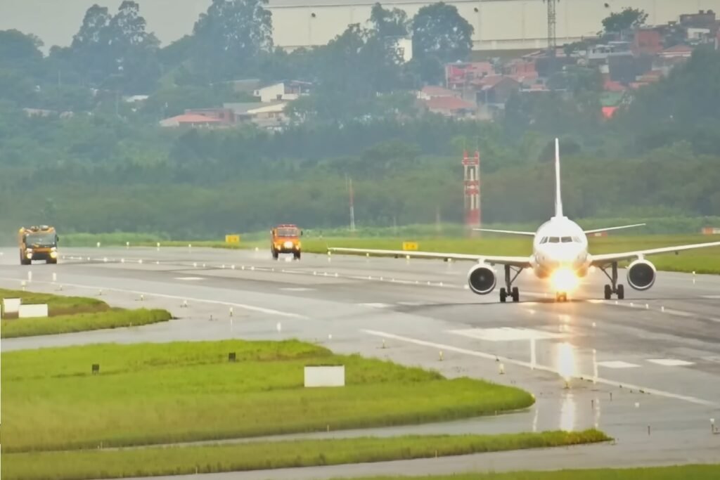 Vídeo mostra o momento em que um Airbus A320 pousou sob declaração de “PAN PAN” no Aeroporto de Guarulhos