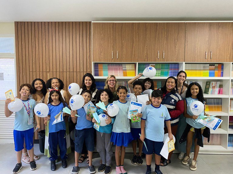 Projeto Criando Asas leva o mundo da aviação para crianças de escola classe em Brasília (DF)