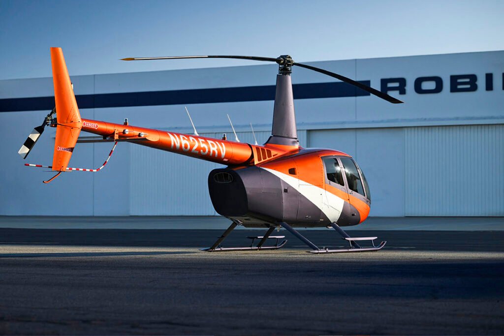 Robinson lança novas versões do R66, incluindo com piloto automático de 3 eixos