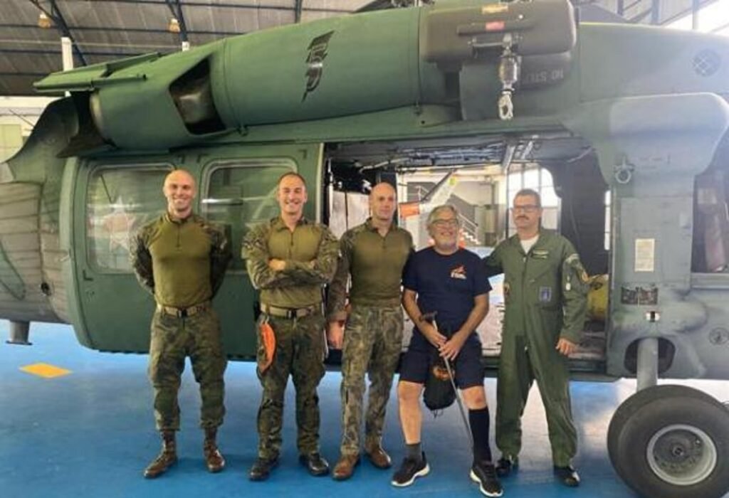 Piloto resgatado pela FAB em Santa Catarina reencontra equipe um ano após acidente