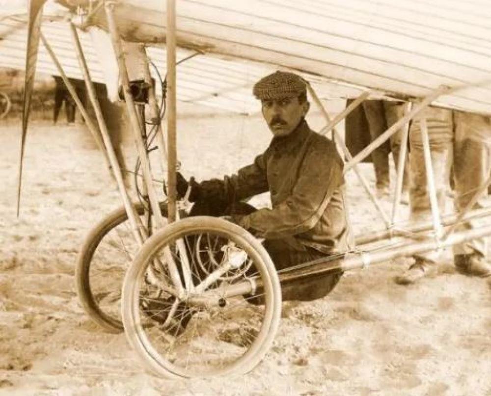 FAB celebra 152 anos de Santos Dumont com solenidade em Brasília