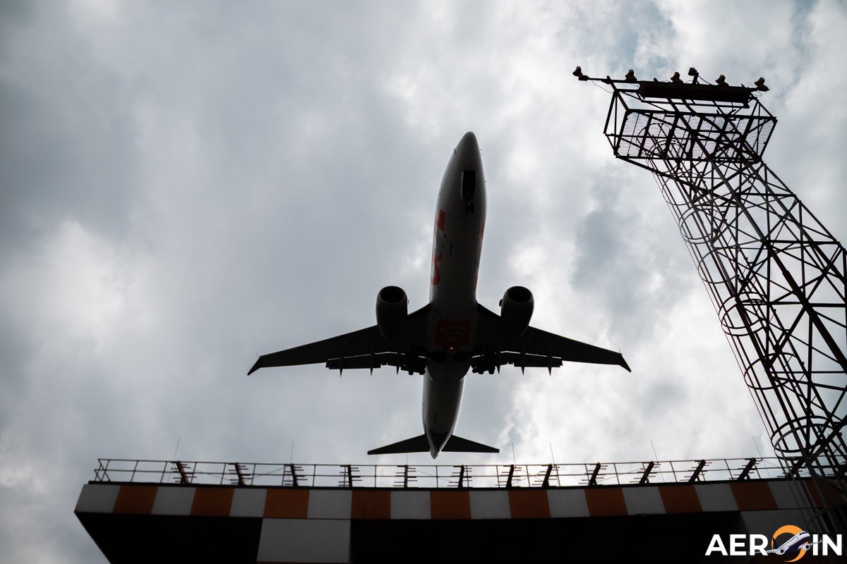 Acordo entre Decea e Anatel visa combater interferências nas comunicações de aviões via rádio
