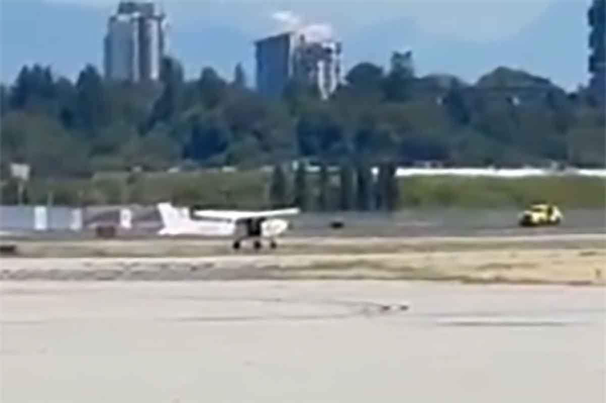 Homem desestabiliza grande aeroporto ao sobrevoar a área com avião sequestrado de escola de aviação