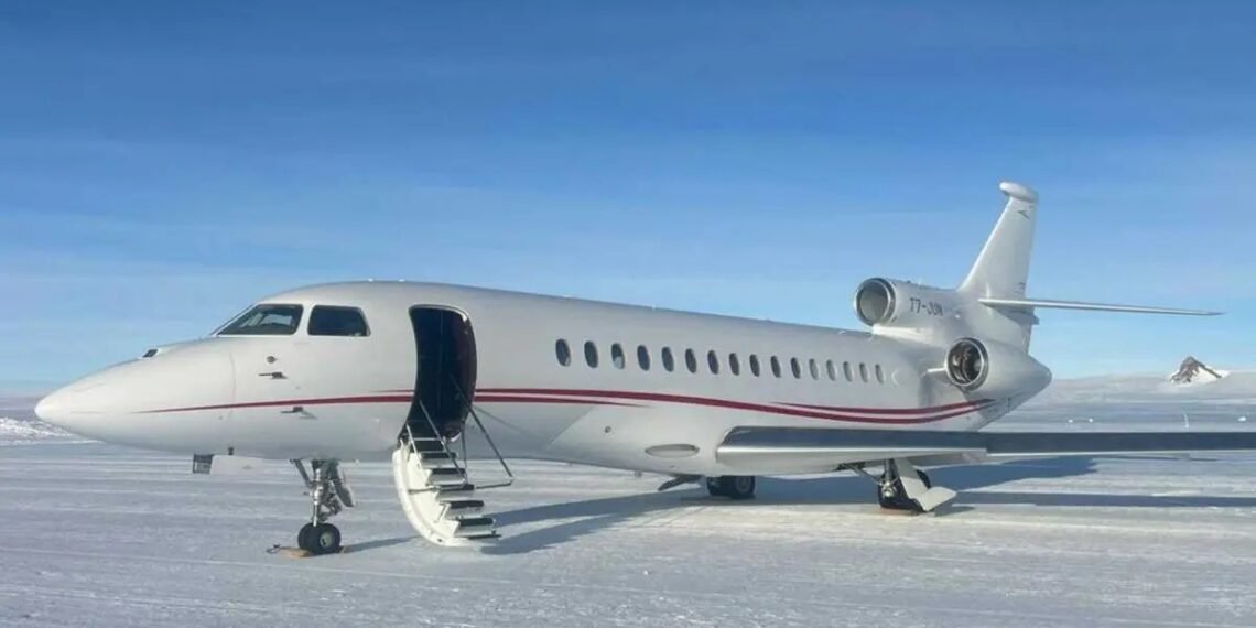 Jato executivo Dassault Falcon 8X pousa pela primeira vez na Antártida em operação histórica da ACASS