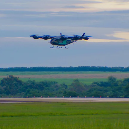 Primeiro voo do eVTOL marca nova era da mobilidade aérea no Brasil