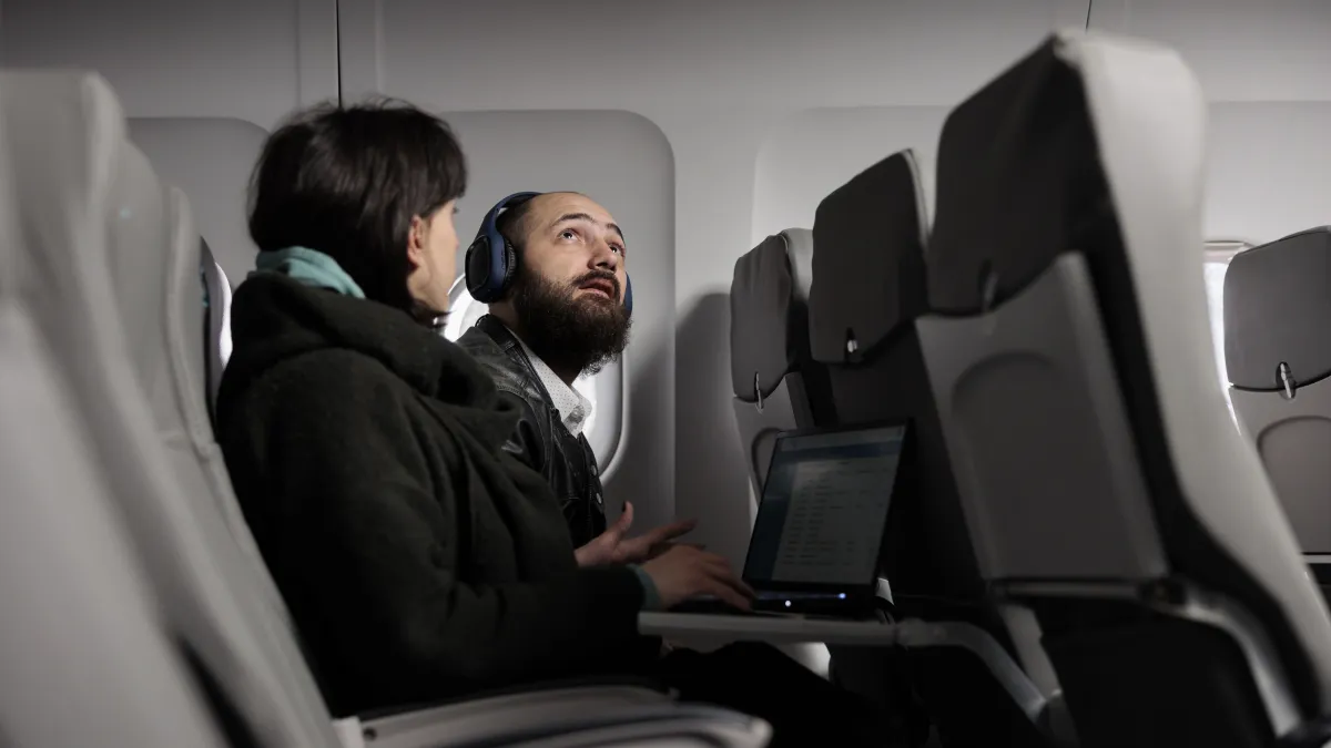 Por que aviões ficam dando voltas antes de pousar? Prática deixa voos mais poluentes e custa mais de US$ 2,3 bilhões para a gestão do tráfego aéreo